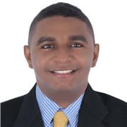 Psicólogo dinámico y creativo ofreciendo clases a adultos y niños